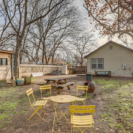 Pet-Friendly Austin Home With Private Yard And Deck! Bagian luar foto